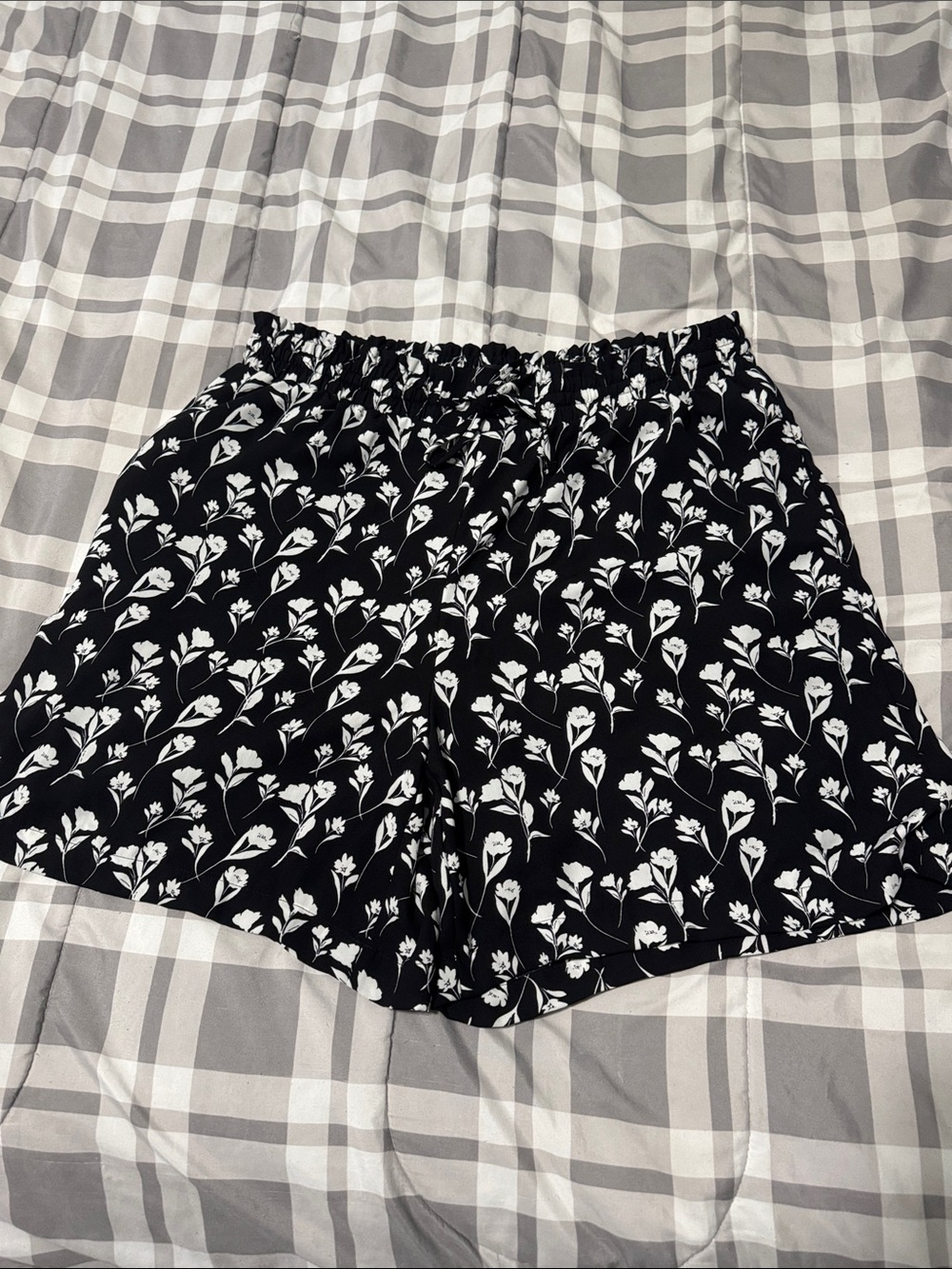Simply Vera Vera Wang Black Floral High-Waist Shorts